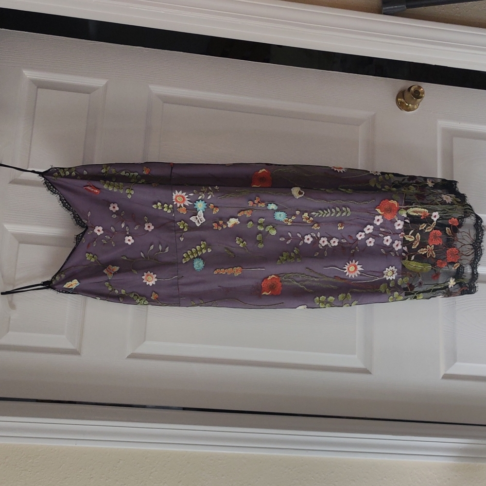 ECI of New York embroidered overlay size 8